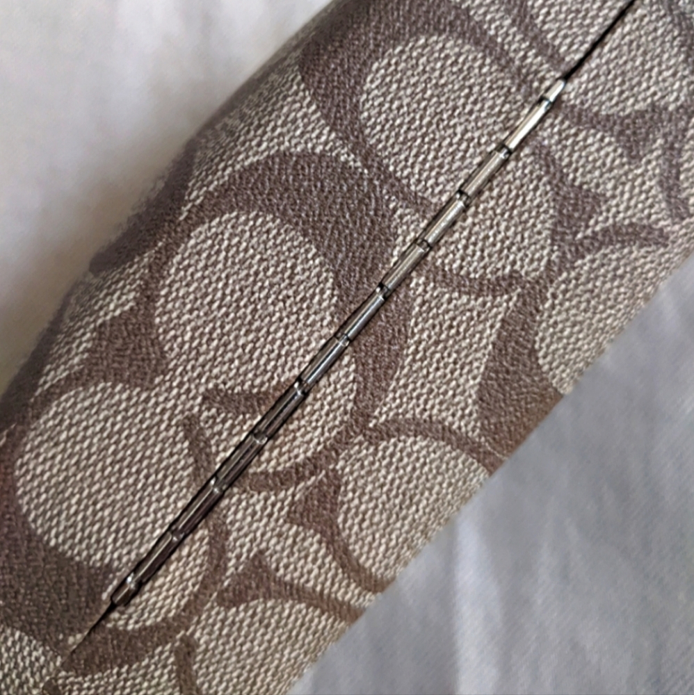 Coach sunglasses logo case - Picture 3 of 7